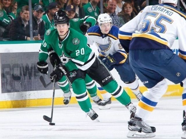 VIDEO: Eakin eats it while celebrating pretty goal