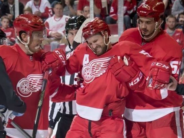 Red Wings' Kronwall to miss 1-3 weeks with knee sprain