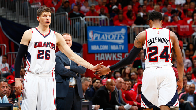 VIDEO: Hawks' Bazemore creepily videobombs Korver's postgame interview