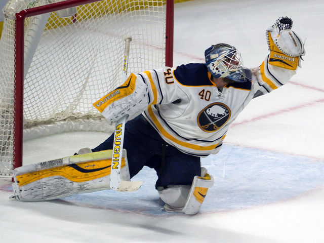 Sabres' Lehner in favor of reducing size of goalie equipment