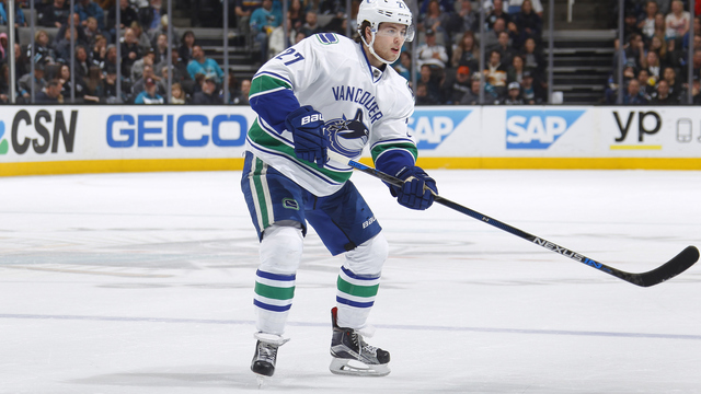 Canucks lose Hutton for 3-6 weeks with small fracture in hand