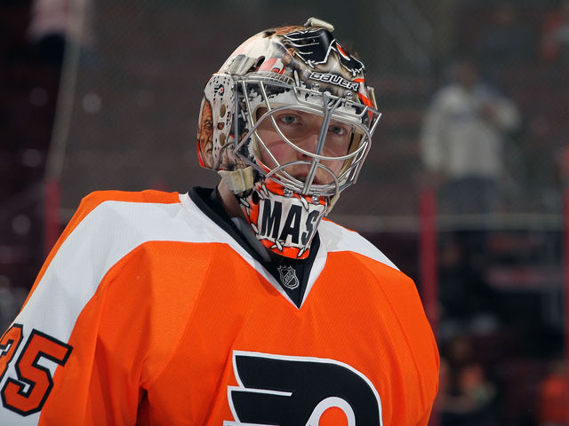 Flyers not talking about switching goalies