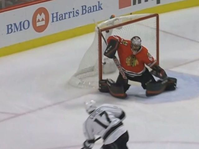 VIDEO: Kings score twice on Blackhawks in 18 seconds