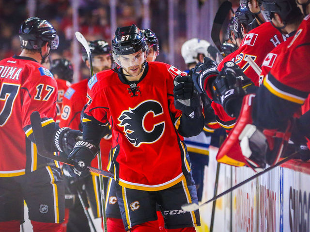 Flames' Frolik scores hat trick with 2 shorthanded, breakaway goals