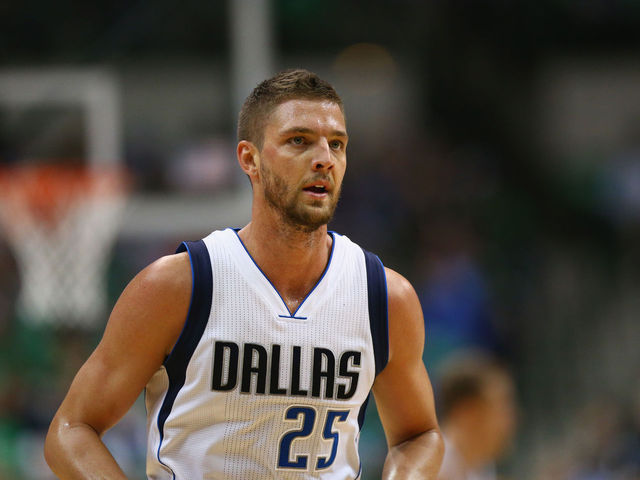 Report: Mavs' Parsons could return this season after right knee surgery