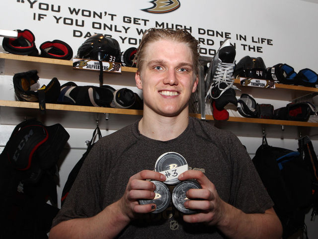 Silfverberg's big night helps Boudreau win 200th with Ducks