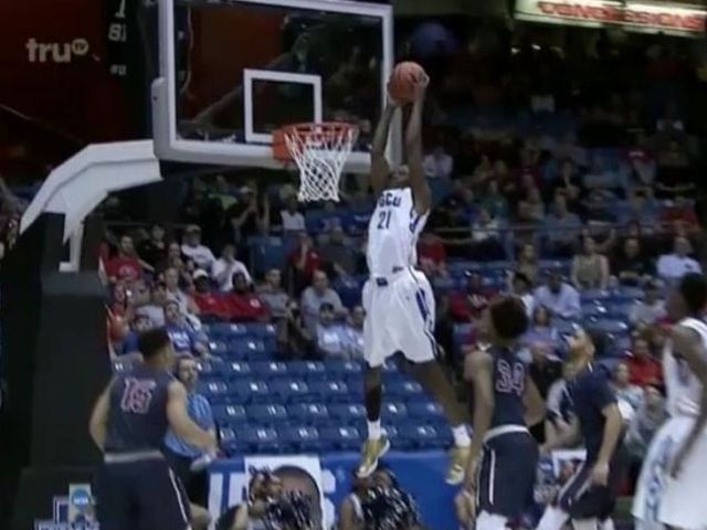 VIDEO: 'Dunk City' returns for first basket of NCAA Tournament