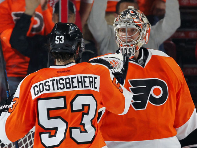 Flyers hold off Red Wings to inch closer to playoff spot