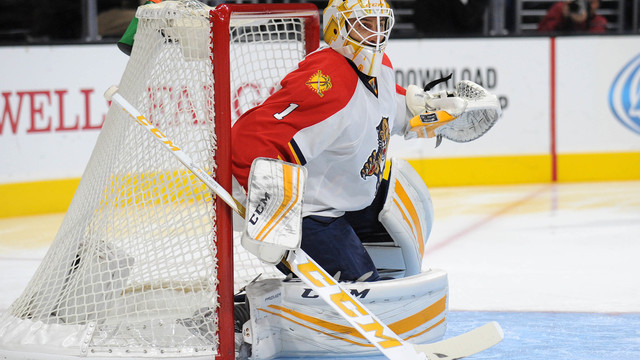 Roberto Luongo wants you to enter his March Madness pool