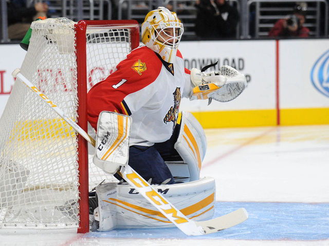 Roberto Luongo wants you to enter his March Madness pool