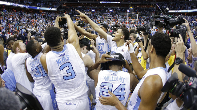 VIDEO: North Carolina players prank freshmen before practice