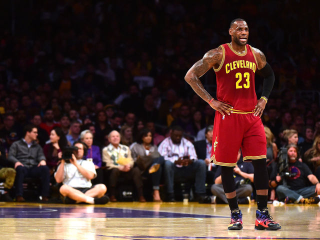 LeBron rests against Mavericks