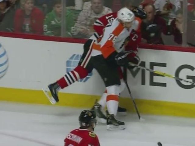 Flyers' VandeVelde delivers elbow to Toews' head