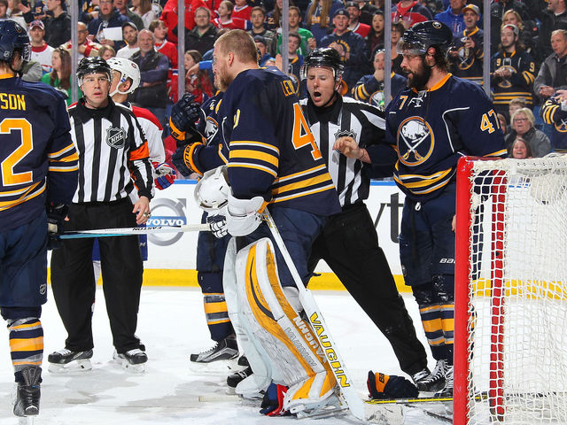 Sabres' Robin Lehner invites Ben Scrivens to fight next season