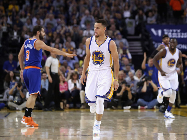 VIDEO: Stephen Curry fakes Calderon, camera operator | theScore.com