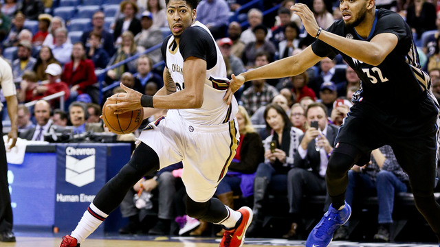 Anthony Davis suffers left knee injury in loss to Blazers