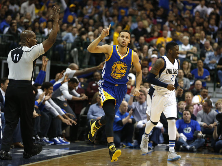 Splash Brothers combine for 70 points vs. Mavs, Warriors improve to 62