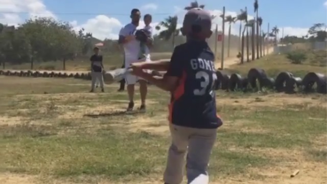 VIDEO: Carlos Gomez, son play ball in Dominican