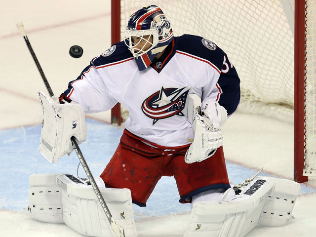 Blue Jackets' McElhinney scheduled for knee surgery, done for season