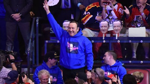 VIDEO: Record number of Panthers fans greet Kevin Spacey with ovation