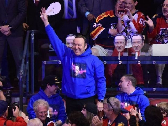 VIDEO: Record number of Panthers fans greet Kevin Spacey with ovation