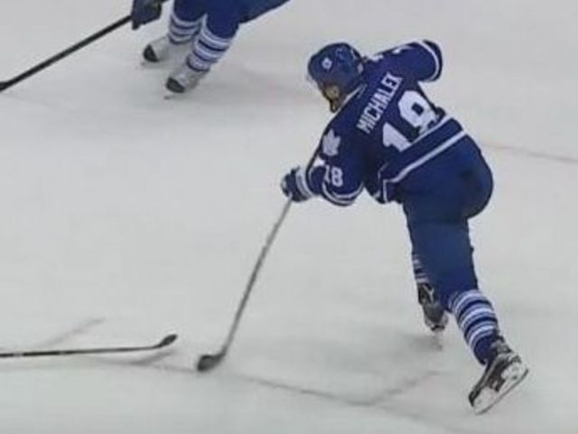 VIDEO: Michalek toe-drags for 1st as a Maple Leaf