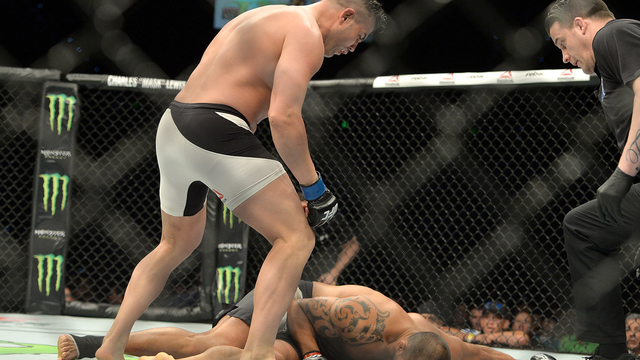 VIDEO: Bosse knocks out Te Huna in 52 seconds with nasty right hand