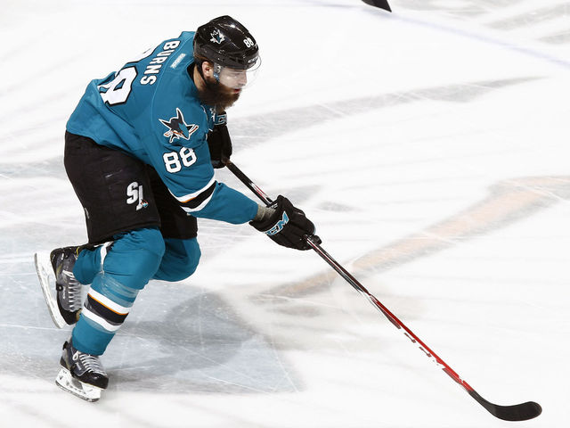 Brent Burns makes history in Sharks' win over Coyotes
