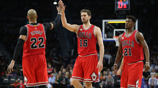 Bulls drop below .500 as playoff hopes fade