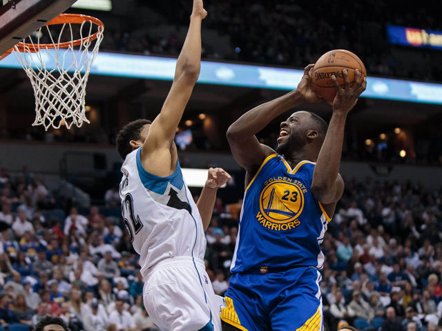 VIDEO: Draymond Green gets away with the ultimate illegal screen