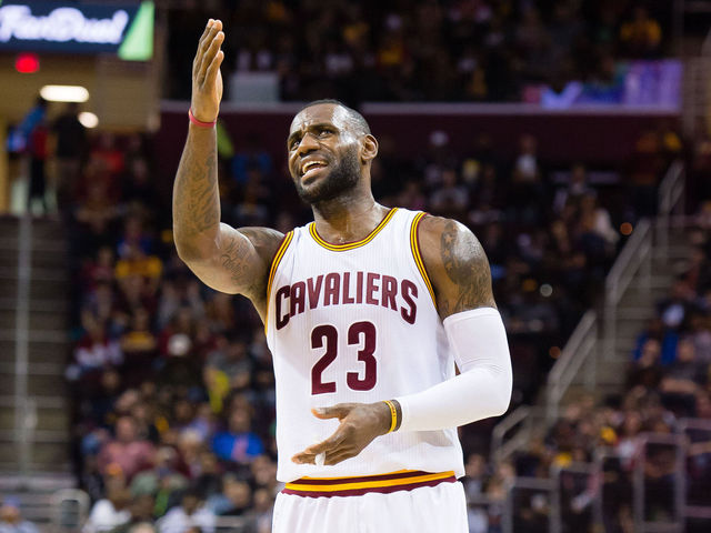 LeBron refuses to comment on unfollowing Cavs on social media