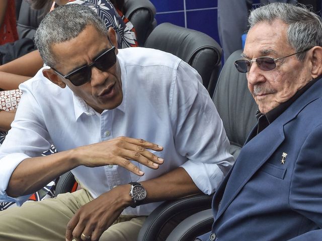 VIDEO: Obama, Castro do the wave during Rays-Cuba