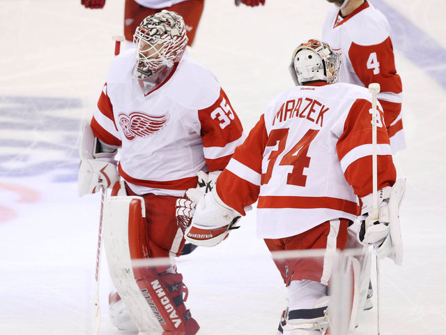 Howard pulled as Lightning pound Red Wings