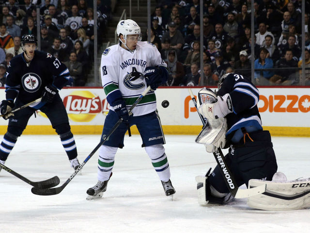 Jets hand Canucks 3rd straight shutout loss