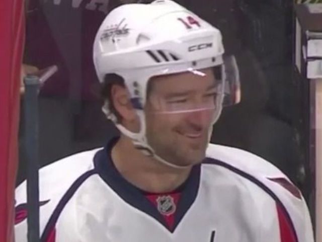 Justin Williams caught dancing on Capitals' bench to 'Cotton Eye Joe'