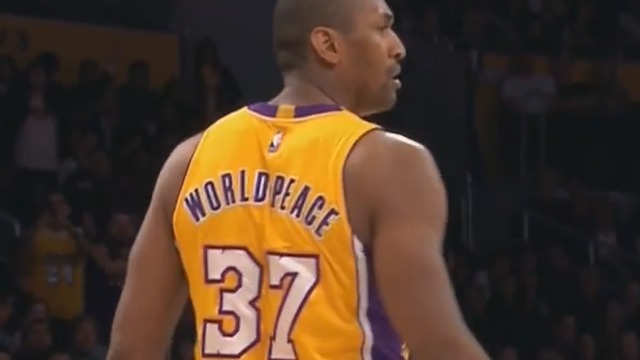 Metta World Peace ejected vs. Grizzlies after arguing call