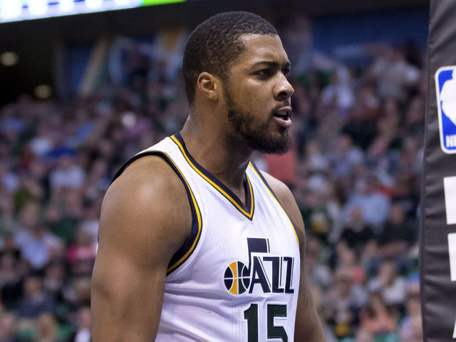 VIDEO: Jazz beat Rockets on controversial Derrick Favors dunk