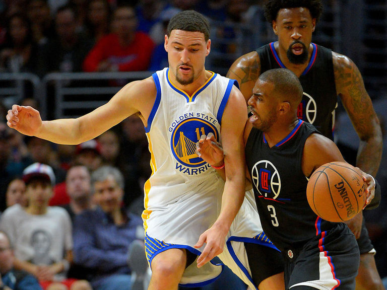 VIDEO: CP3 goes through Klay Thompson's legs | theScore.com