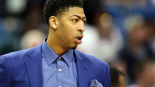 Davis undergoes surgery on knee, won't have procedure on shoulder