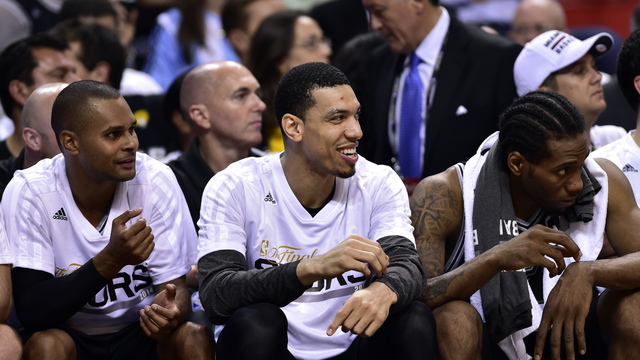 Spurs to try and tie Bulls' record without Leonard, 3 other key players