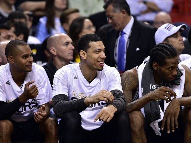 Spurs to try and tie Bulls' record without Leonard, 3 other key players