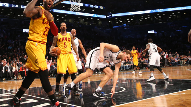 Nets go on 14-3 run in final 5 minutes to shock Cavaliers