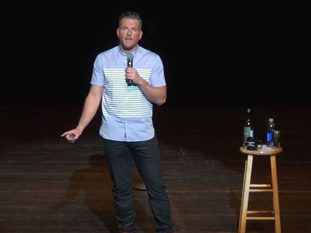 VIDEO: Colts' McAfee is doing stand-up comedy and he has a great Peyton story