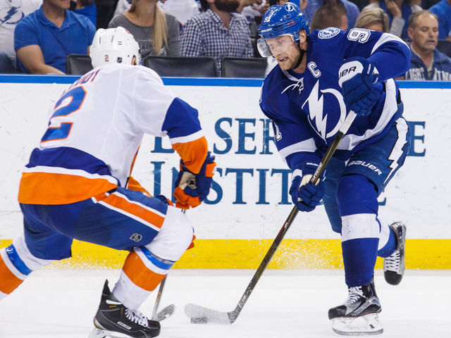 Super Structure: Stamkos' perfect positioning leads to freebie goal