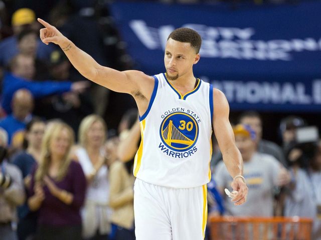 VIDEOS: Steph Curry unleashes back-to-back ridiculous 3s on Celtics