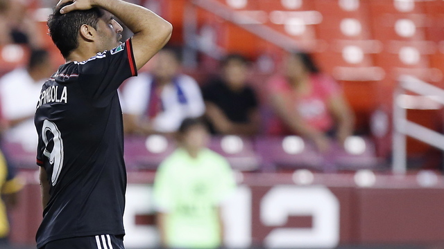 Report: D.C. United's Espindola faces 2-4 week absence with hamstring injury