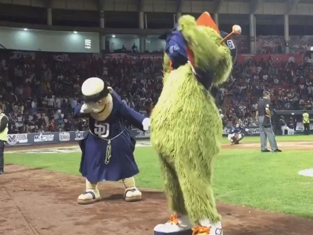 VIDEO: Astros, Padres mascots have NSFW dance-off