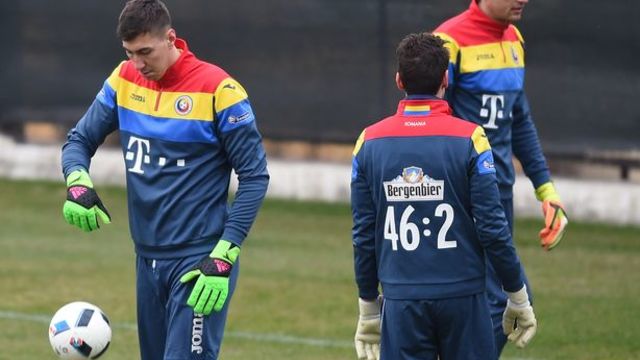 PHOTOS: Romania hopes 'math' kits equal victory vs. Spain