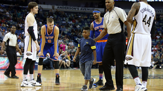 Pelicans fire usher after child rushes court to hug Carmelo