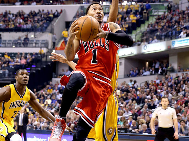 Derrick Rose hyperextends elbow in win over Pacers